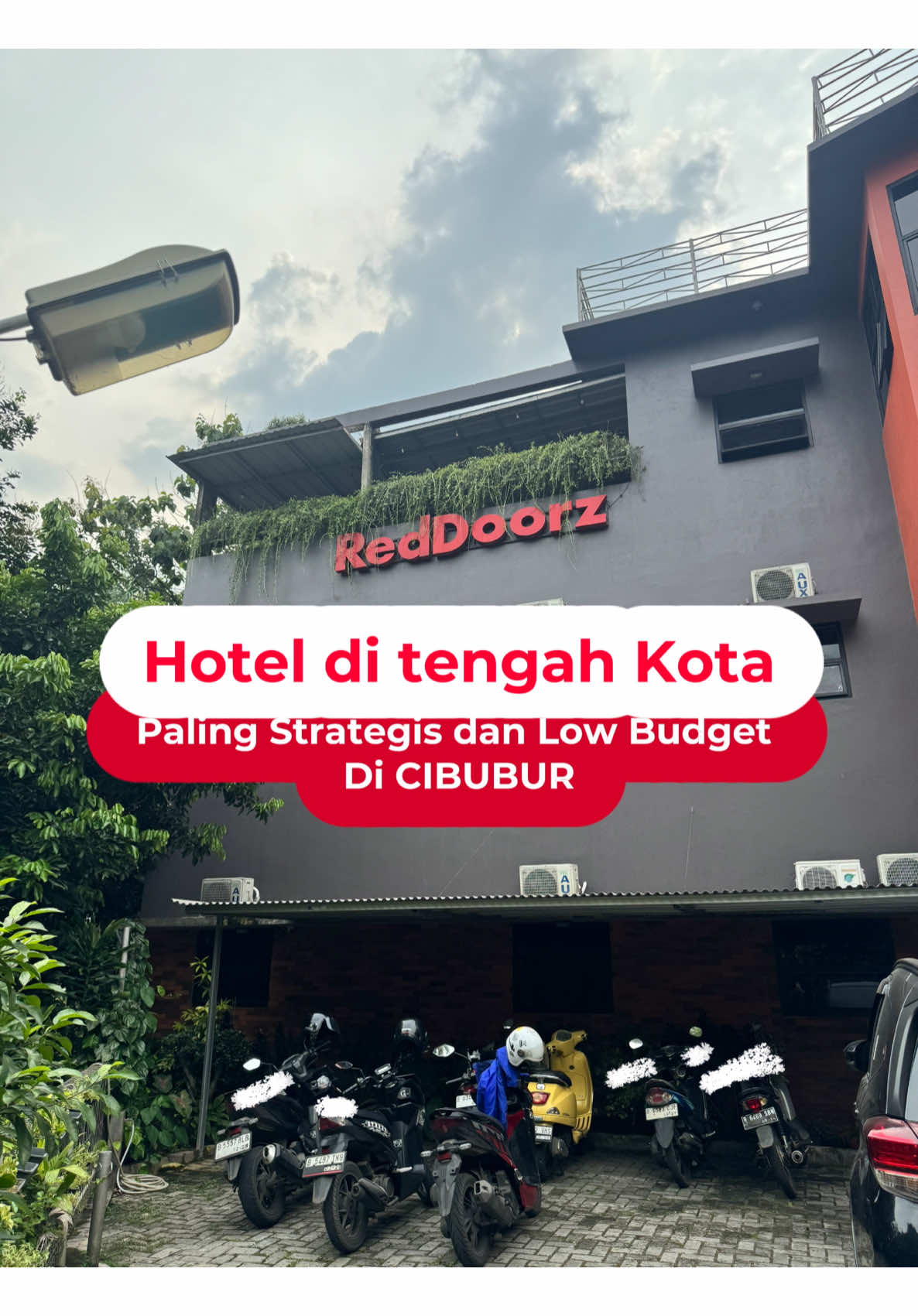 📍RedDoorz Near Trans Studio Mall Cibubur 3  Hotel yang strategis di tengah kota Cibubur ✅ dekat dengan stasiun LRT ✅ dekat dengan exit toll ✅ dekat dengan Pusat Kuliner ✅ dekat dengan Trans Studio Mall Jadwalkan staycation kamu , jangan lupa pesannya dari aplikasi RedDoorz Dan pakai kode promo : “YUKNGINEP” #RedDoorz #BukaSemuaPintu #staycation #cibubur #fyp 