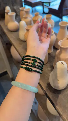 Chuỗi hạt ngọc Cẩm Thạch Sơn Thuỷ – hội tụ tinh hoa đất trời, mang năng lượng an yên và vượng khí tài lộc 🌿 Mỗi hạt ngọc là một mảnh sơn thuỷ thu nhỏ – trong veo, mát lành, giúp thanh lọc tâm trí và thu hút bình an. Một món trang sức, một lá bùa hộ mệnh cho người hữu duyên 💚 #AnAnGems #PhongThuyAnAn #CamThachSonThuy #TrangSucPhongThuy #NgocTuNhien