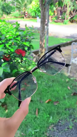 Kính trong #xuhuong #TikTokAwardsVN #kính #kinhthoitrang #danhthinhtran 