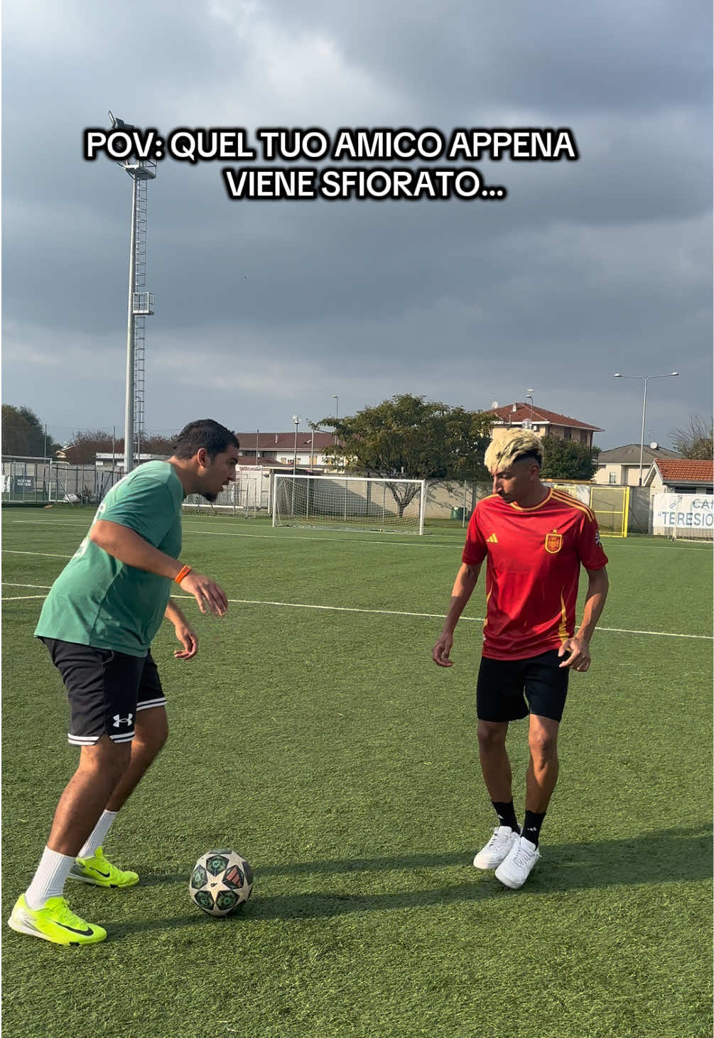 Tagga quel tuo amico 😂😩 Seguimi per nuovi video❤️🙏🏽 #calcio#andiamoneiperte#footballtiktok