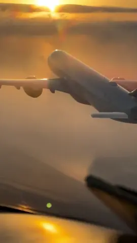 Ever wondered how airlines capture those insane mid-air shots? Here’s a behind the scenes look with @delta ✈️🤯 (🎥: @Kevin LaRosa II) #aviation #aircraft #plane #pilot #fyp 