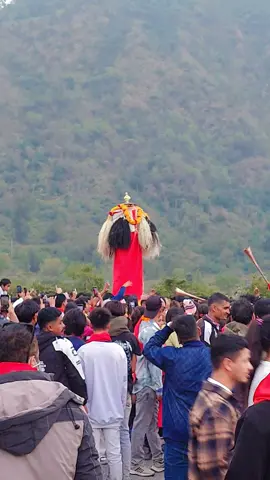 mero doti dipayal ki jaat kaso mani suwa.😜