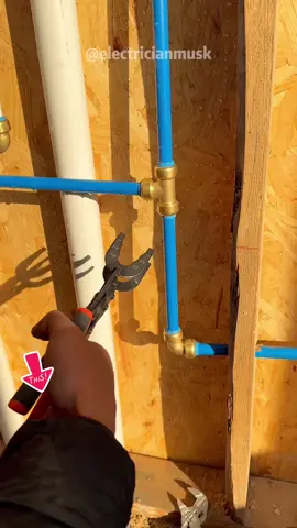 How to disassemble a shark bite wound#plumber #carpenter #tiler #tiktokshop #bluecollar #diyer #tool #drywaller #sparky #electricianlife #TikTokShopBlackFriday #TikTokShopCyberMonday 