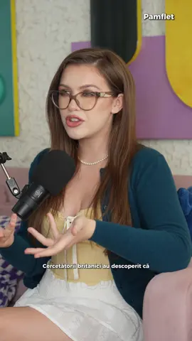 Puneti alarma ⏰, pregatiti lista de favorite ❤️si verificati aplicatia @eMAG 📲pentru ca vineri, 7 noiembrie este Black Friday, ziua cu cele mai mici preturi din an! @amyclaire_97 