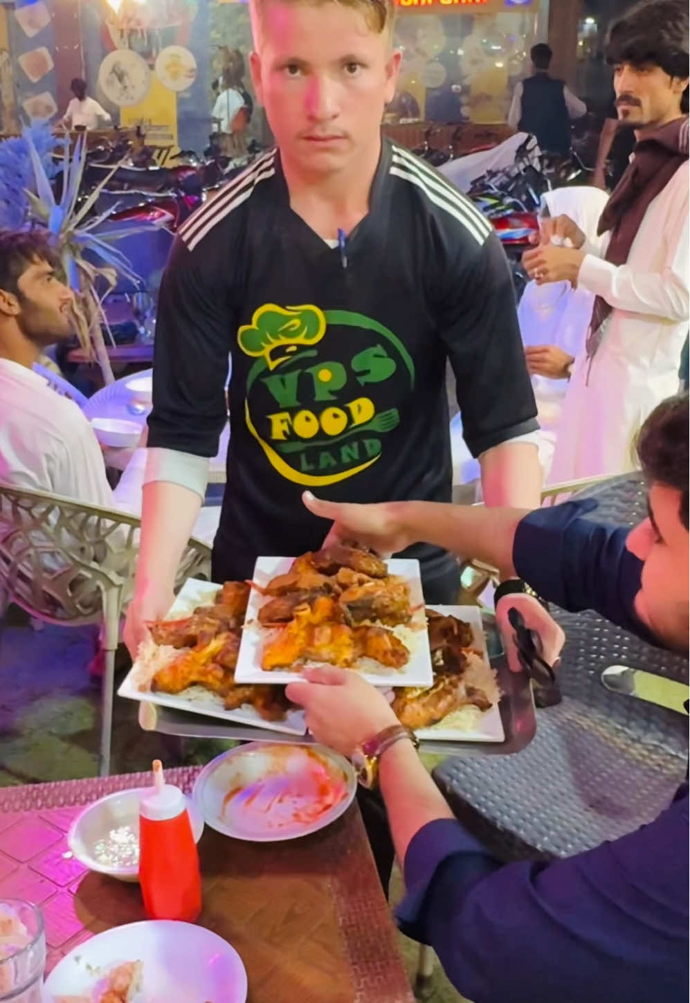 Best friends plater 😍#vpsfoodlandkohat #foryou @HAMZAKYVLOG @Hameedullah Shinwari 