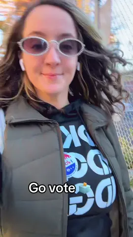 Something about voting for a fellow Astorian, Muslim, Bronx Science alum at my old elementary school that’s just so quintessentially New York and immigrant proud and hits right in the feels. I haven’t prayed 5x a day in a minute but praying to God we can stop Islamophobia and change the narrative. Immigrants and diversity are what make America and ESPECIALLY NYC great @Zohran Mamdani #zohranmamdani #zohranfornyc #electionday #fdt #diversityandinclusion 