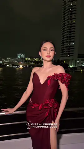 Radiant in red and ready for the night. ❤️ Our Miss Universe Philippines 2025 Ahtisa Manalo is pure sophistication at the cruise dinner. 👑 Stylist: @pattyyap  Designer: @noelestopito  #MissUniverse #MissUniversePhilippines2025 #AhtisaManalo #AHTI5A