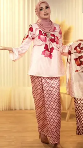 NIANARRA 2.0 batik mini kurung dah restock🔥 #kurung #minikurung #minikurungmoden #bajuraya #sunsetsclozettehq 