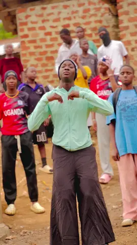 The year is ending what are u thankful for in 2025 … share in the comment session..  Dc:Me #makivtalentedkids🇺🇬 #talentedkidsug #dancechallenge #fyp 