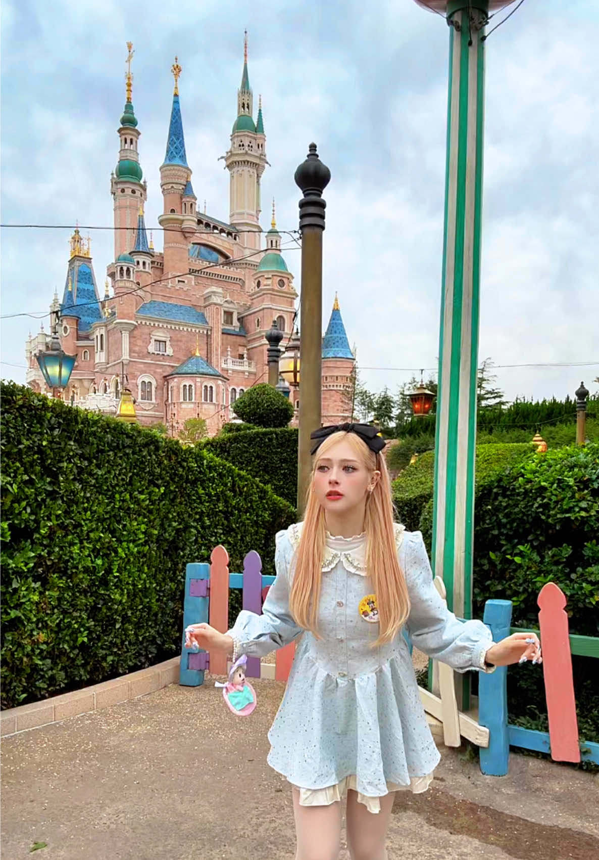 Disney Shanghai 🏰 #alicenopaisdasmaravilhas #shanghai #disney #gabi #blackswan 