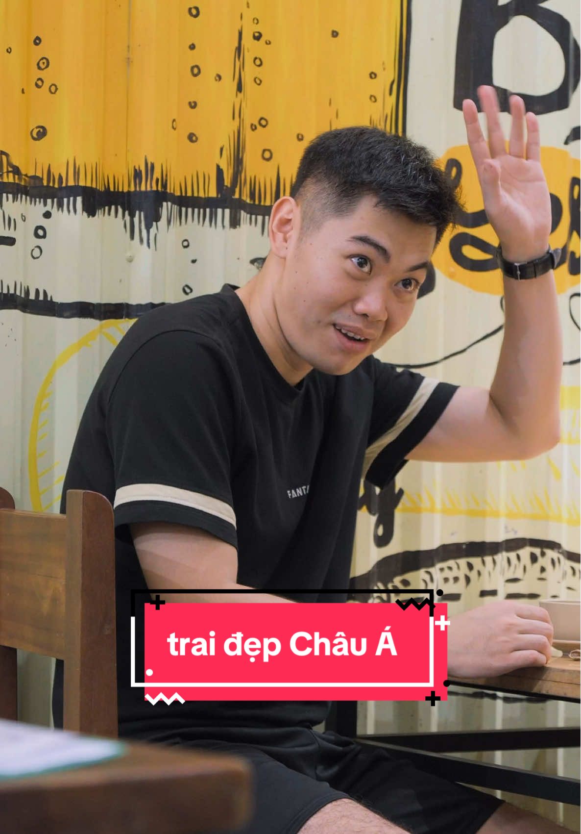 tí trai đẹp Châu Á thanh toán 2 bàn nhá @Thảo Nào   #quannhaumaive #nhaumaive #biahoi #uongbia 