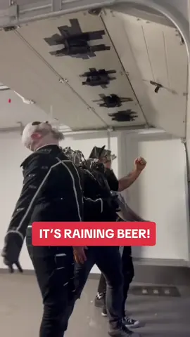Our favorite kind of rain ❤️🍺 #itsraining #beer #hämatom #garagedoorchallenge #saltatiomortis 