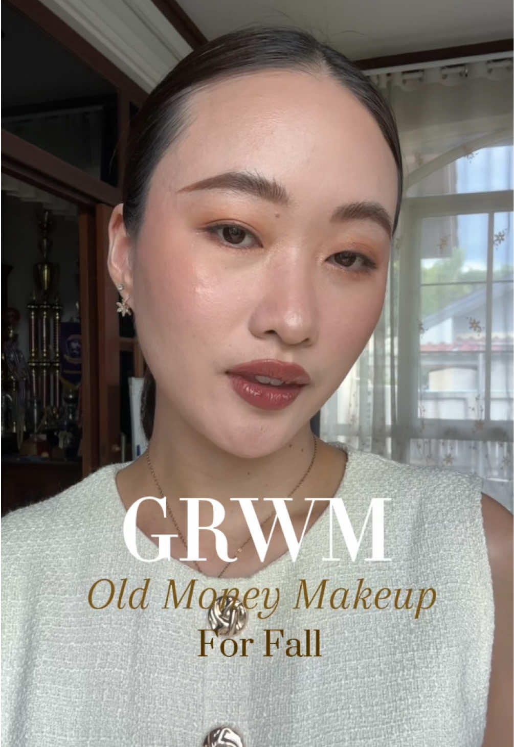 GRWM - Old money makeup look for fall🤎🍁✨ #makeuplook #makeuptutorial #oldmoneymakeup #fallmakeup #makeup Used:  @d'Alba Thailand Official UV Essence Waterfull+ Tone-Up Sun Cream SPF 50+ PA++++ @SuperShades Gentle Matte All day Perfect Fit Skin Cushion SPF50 PA+++  01 Star Light @L'Oreal Paris TH Infallible Full Wear Full Coverage Concealer @Fenty Beauty beauty Match Stix Matte Skinstick Mocha @CUTE PRESS MINI-MORE FACE TINT SPF 30 PA+++ 03 @CutePress Official Evory Snow Translucent Loose Powder  @Srichand1948 Roses All Around Translucent Tone up Powder SPF 15 PA+++​  @3CE Thailand Mood Recipe Multi Eye Color Palette Overtake  @SIVANNA COLORS SUPER VOLUMIZING LENGTHENING MASCARA : HF216  @Soap & Glory Solar Powder Sexy Sunkissed Bronzer @wetnwildbeauty Coloricon E3282 Mellow Wine @wetnwildbeauty megaglo Highlighting Powder Precious Petals @evergleam.skin✨💗 Chiffon Lip Mousse 16 Cocoa Kiss @Gentle Colors 04 Billion Brown 