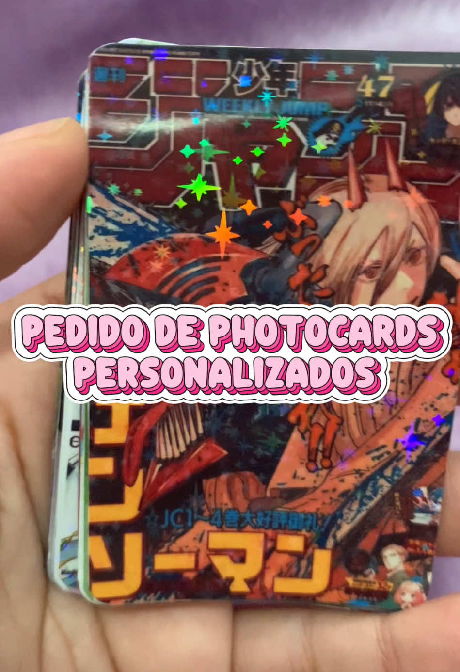 Vem dar uma espiada no pedido da @nana 🌸 Ela pediu 15 photocards personalizados e ganho +3 de brinde 💖💞 Foram duas laminações escolhidas: pontinhos e estrelinhaa ✨ O que me lembra de avisar a vocês: cada 9 photocards podem trocar a laminação 💞🌸 Vem personalizar com a gente 💖 #photocards #anime #kpop #personalizados #loja 