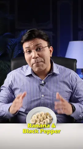 🍌 Banana + Black Pepper = Liver Detox combo? 😳 💡 Simple lagta hai, par kaam karta kamaal ka! 🔥 Banana se milega fiber & potassium for gut health. 🧂 Black pepper ka piperine kare toxins flush & liver detox. 🌞 Subah ek banana pe thoda sprinkle karo — bloating gayi bye! 💪 Try for 5 days & comment “YES” if you feel the change!