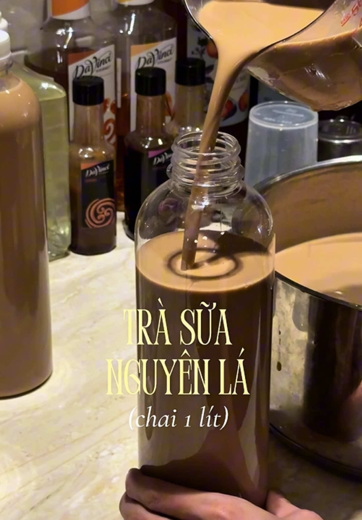 nghe nói mấy bà thích coi rót trà sữa phải hongg? #romecafe #nauancungtiktok #trasuadamvi #trasua #trasuanhalam 