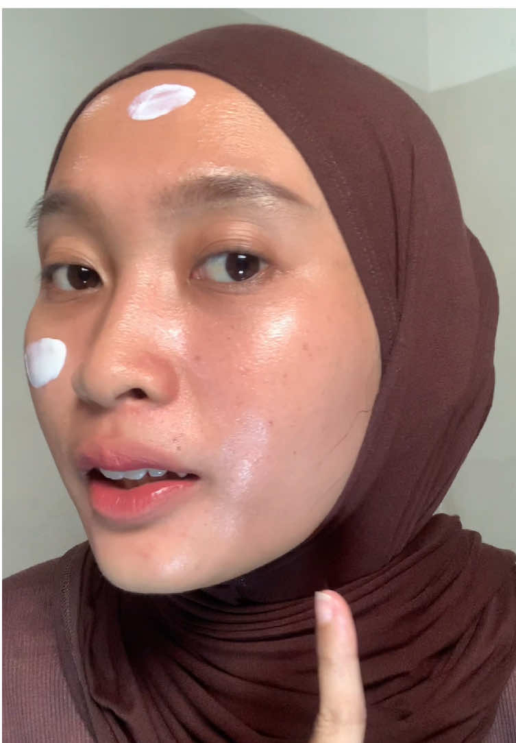 @SKIN1004 ID Official sunscreen serum yg buat auto glowing #skin1004 #brighteningserum #skin1004crew 