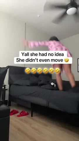 Yall i genuinely could not stop laughing !!!!!! This shit was so funny yo 🤣🤣🤣🤣🤣 #wlw #femtiktok🏳️‍🌈 #jumpscarevideo 