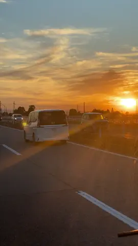 Vibes pulang kerja di jepang,mentahan sunset sama secuil es di atas gunung tateyama,toyama.bln 12 full putih🏔️🌅 #lewatberanda #fyp #sunset #kenshuseijapan🇮🇩🇯🇵🎌 