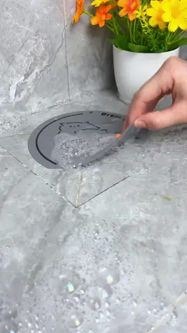 Sisters, this floor drain cover is very practical. With this odor-proof floor drain cover, you don't have to worry about the kitchen and bathroom emitting odors. The portable design makes it really convenient to use #FloorDrain #Bathroom