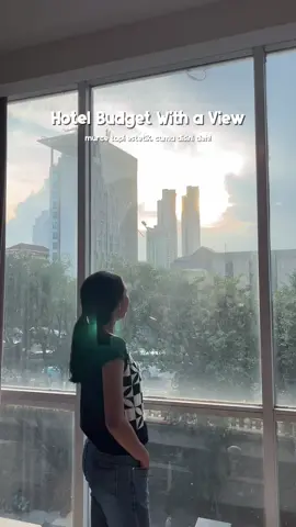 gak nyangka ada hotel budget view gedung-gedung tinggi gini di tengah kota Jakarta deh! cus cek & booking di app RedDoorz dan masukin kode promo YUKNGINEP yaa😉 #RedTravelers #BukaSemuaPintu #RedDoorz #hotelbudgetjakarta #reddoorzplusthamrin @RedDoorz Indonesia 