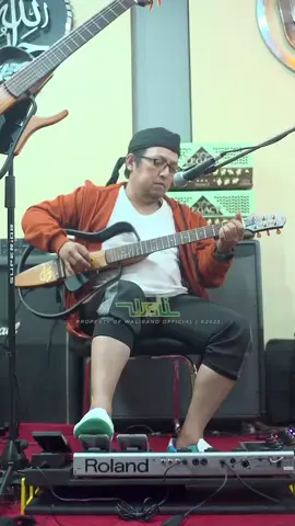 baik-baik sayang. sumpah petikan gitar nya bang apoy enak banget, bisa membuat pikiran ku yang tadinya kacau jadi tenang ☺️😊 #waliband #apoywali 