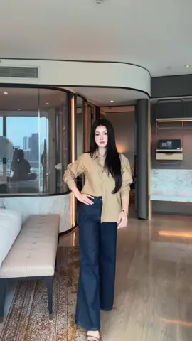 Cà phê có thể đắng, nhưng em thì ngọt ngào sát thương 🤎 #sominu #phoidoxinh #gillee #jeans #newarrivals 