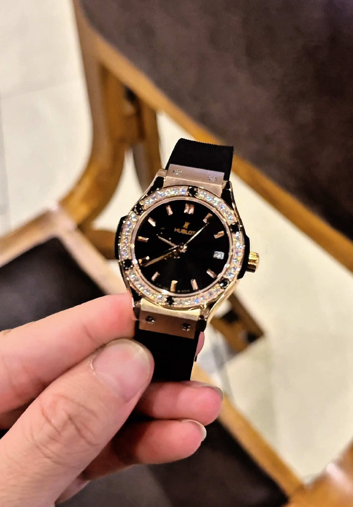 Nhỏ nhỏ xinh xinh chị em nào cũng thích ạ 😍#xuhuong2025 #donghodep #donghonu #donghothoitrang #donghodeotay 