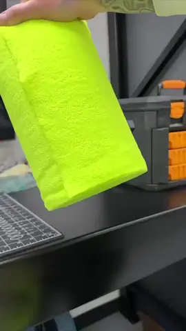 Esses panos de microfibra são tudo! Não soltam fiapos, secam rapidinho, duram muito e ainda vêm 12 no rolo 😍 achadinho que vale cada centavo! Comente “eu quero”! #faxina #limpeza #casa #pano #dica