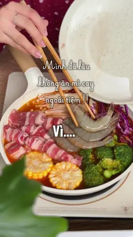 Biết là hổng Healthy lắm nhưng lâu lâu thích thì mình vẫn ăn thôi 🤭 Chỉ  mất 10 phút là có ngay tô mì cay đỉnh như ngoài quán🌿🫶✨ #duoconha #daily #menauan #micay #micaysasin 