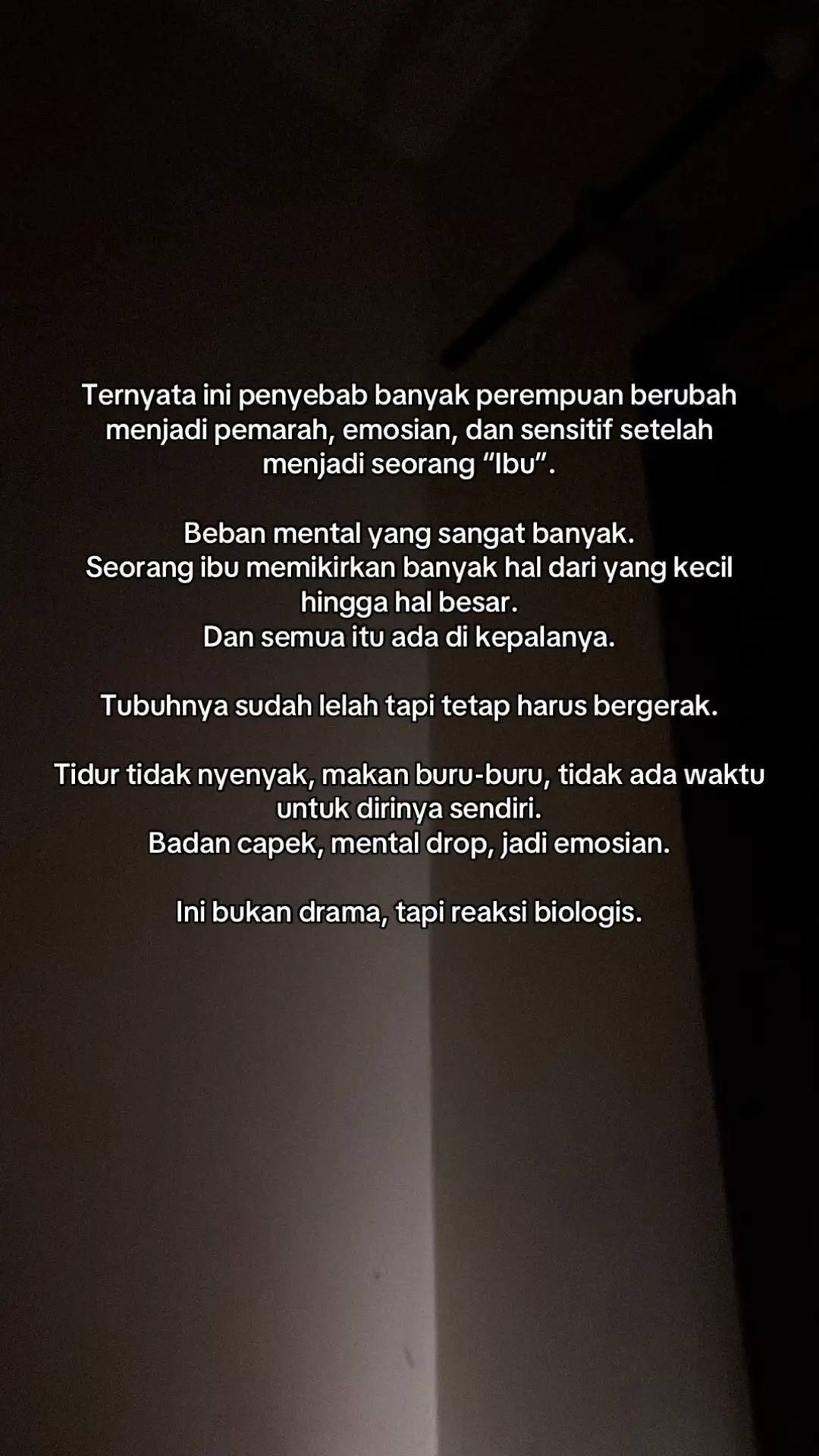 Kadang kita suka menyalahkan diri sendiri karena gampang emosian. Padahal penyebabnya karena badan kita sudah sangat capek, tidur sering terganggu, otak penuh pikiran, dan akhirnya mental drop. Jadi kalau gampang marah, ingat ya moms.. itu bukan berarti kalian gagal, tapi tubuh kamu lagi kasih tanda kalau kita butuh istirahat. Untuk semua ibu diluar sana, kalian luar biasa. Semangattt ❤️ #momlife #ibuhebat #motherhood #fyp #viraltiktok 
