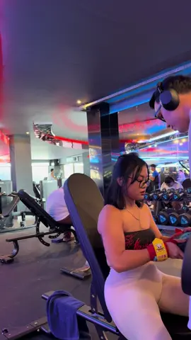 shoulder day with hon