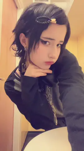 look at my new jeans :P anyways I’m gonna go listen to the cure now  #music #OOTD #fashion #fyp #foryou 