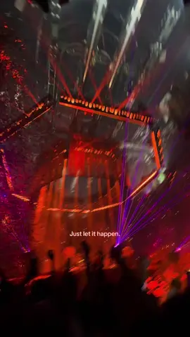 Let it happen🤷‍♀️ #tameimpala #chicago #letithappen #deadbeattour #fyp 