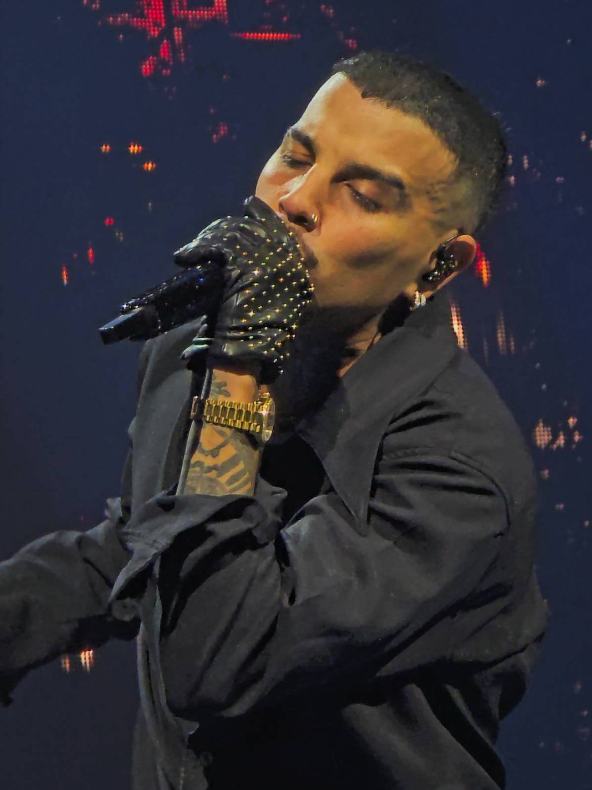 2:12 Irreal este hombre 🤤🖤✨️ @rauwalejandro  #rauwalejandro #cosanuestra #rauwalejandroworldtour #mexico #rauw 