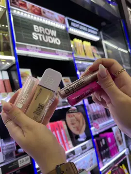 ✨ Për çdo blerje mbi 11.99€ nga Maybelline, fitoni GRATIS një mini mascara! 🖤 Oferta zgjatë deri në hargjim të sasive! Don’t walk - run to Bliss! 🏃‍♀️💨 Zbuloni produktet tuaja të preferuara Maybelline në Bliss - në dyqane dhe online në www.bliss-ks.com 💋 #fyp #makeuptiktok #beautyhacks   #TikTokBeauty #makeuphaul 