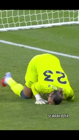 Cara kiper buang-buang waktu di tengah aturan 8 detik 🧠 #football 