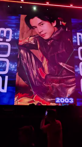 Nghe Kiếp Ve Sầu của anh từ hồi lớp 6, giờ con trai mình cũng lớp 6… mà anh vẫn vậy — vẫn trẻ, vẫn hát, vẫn là thanh xuân không bao giờ tàn. 💙 #liveconcert Đan trường 30 năm