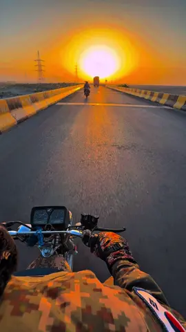 Sunset 🌆 #sportsontiktok #honda125 #unfrezzmyaccount #honda125 #125zr_loverz 