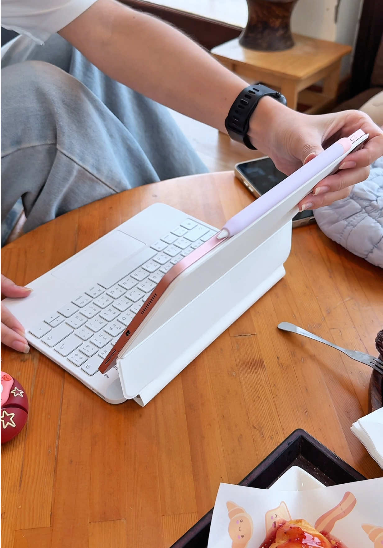 เคสคีย์บอร์ดไอแพด เราใช้กับ ipad air4 สเถียรดีเลย #คีย์บอร์ด #ipad #techtok #keyboard #goojodoq 
