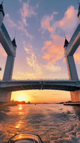 keindahan terengganu bile adanye sunset + drawbrige memang sangat-sangat tenang knn..#privateboattourterengganu #boattourpulausekati #viewterengganu #drawbridgeterengganu #sunset 