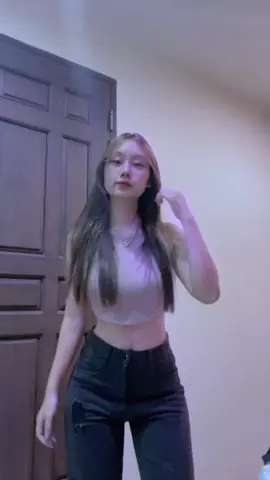 ပံ့သကူလေးပစ်ကြပါလား😜🤭