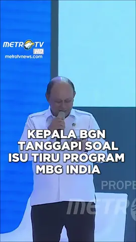 Kepala Badan Gizi Nasional (BGN), Dadan Hindayana, memberikan klarifikasi terkait isu bahwa Program Makan Bergizi Gratis (MBG) meniru model yang diterapkan di India. Dadan menegaskan bahwa kunjungan studi banding ke India hanya bertujuan untuk melihat cara pelaksanaan, bukan untuk menerapkan program tersebut secara utuh. Menurut Dadan, BGN telah mengembangkan pola dan metode sendiri yang berbeda jauh dengan yang dijalankan di India. #BGN #BadanGiziNasional #MBG #ProgramMBG #DadanHindayana 