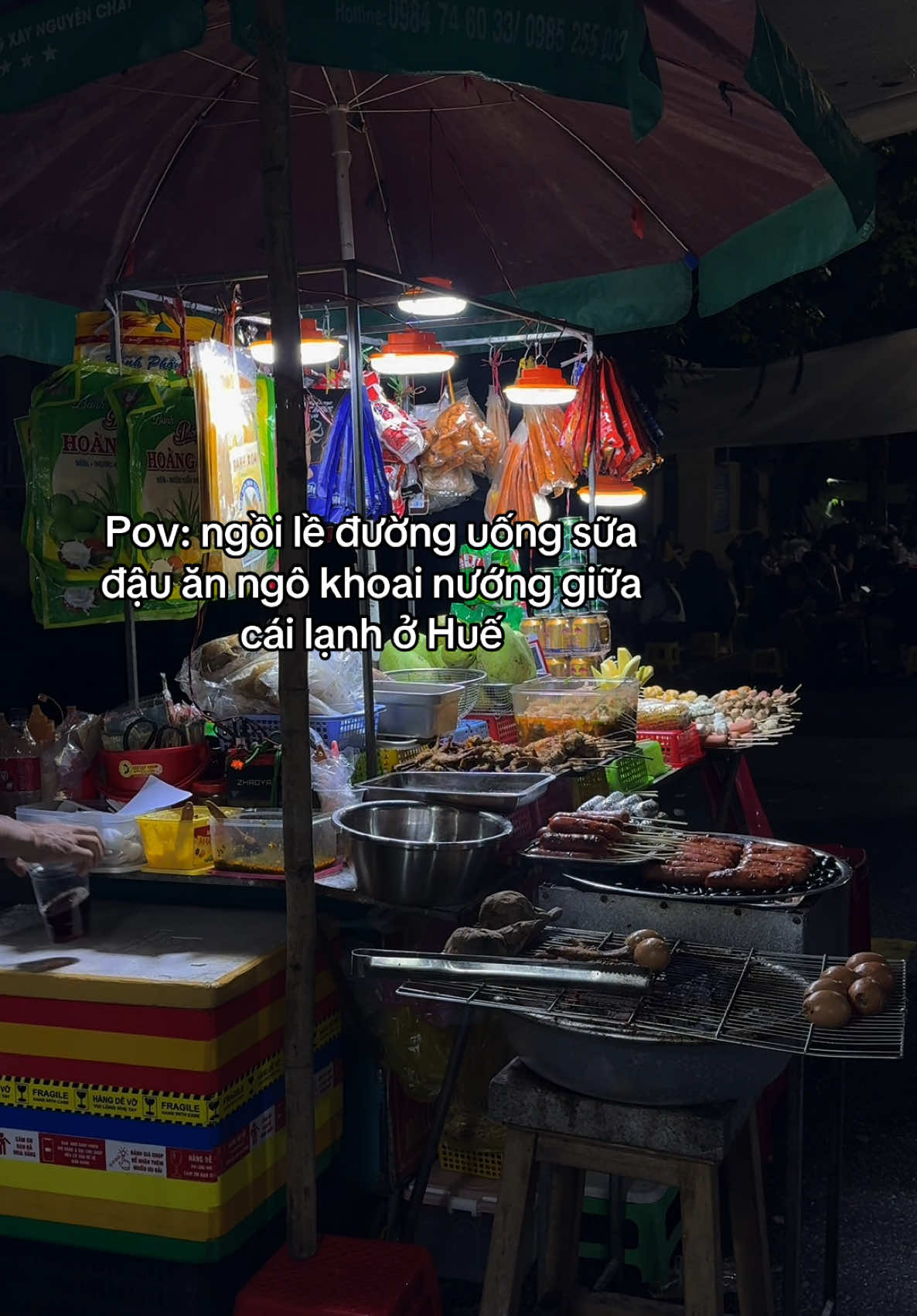 Dấu hiệu nhận biết không khí lạnh Huế là những cửa hàng ngô khoai nướng này đây #hue #travel #muadong #vietnam 