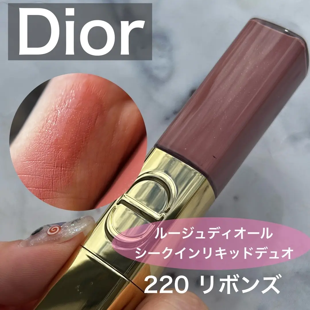 ⁡ コスメ購入品 ⁡ Dior  ディオール ⁡ ⁡ ルージュディオール シークインリキッドデュオ ホリデーコレクション2025  ⁡ 220 リボンズ ⁡ ⁡ オンライン先行で即買い🤝 久しぶりに爆速でポチッたわ😂 ⁡ シャネルは買えなかったからさー 似てるこっちを💁‍♀️ もうシャネルも結構在庫復活してるよね🫣 ⁡ 思ったより白み強いピンクで🙂‍↕️ 万人向けでは無さそう…😅 ⁡ 色味可愛いんだけど塗り心地あまり良くなくて🥹めっちゃ乾燥するー🤮 これどうにかならんかなー😂 グロス塗ってもうーんって感じ🥺 落ちにくいではあるよね🙆‍♀️⭕️ ⁡ 匂いないのは最高だけど😂 1個前にでたオンステージのスティックのほうが使いやすいかも🤔 ⁡ 高かったから試行錯誤するわ💸 久しぶりにオンライン使ったけどサンプル選べるし(香水一択)箱ですら可愛い🥹❤️ ちゃんと可愛い袋付けてくれるし🫶 ⁡ 以外と店舗もオンラインも在庫あったよ🙋‍♀️ ⁡ ⁡ ⁡ ⁡ ⁡ ⁡ #コスメ #diorbeauty #デパコス #ブルベ #リップ #美容 @Diorbeauty 