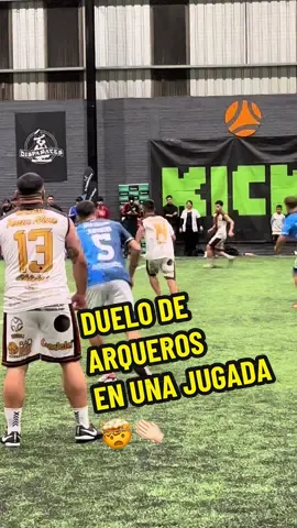 DUELO DE ARQUEROS EN UNA JUGADA 🤯‼️ #FutbolDeBarrio #PasionFutbolera #Golazo #FutbolArgentino #FutbolTikTok 