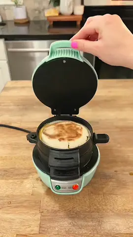 Fresh burgers in minutes! 🍔🔥 Make perfect patties & toasted buns easily. Better than takeout! #burgermaker #kitchengadget #homemadeburger #tiktokmademebuyit#fyp