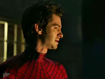 temos q ser maiores do que o que nos faz sofrer... #peterparker #gwenstacy #edit #constellations #fyp 