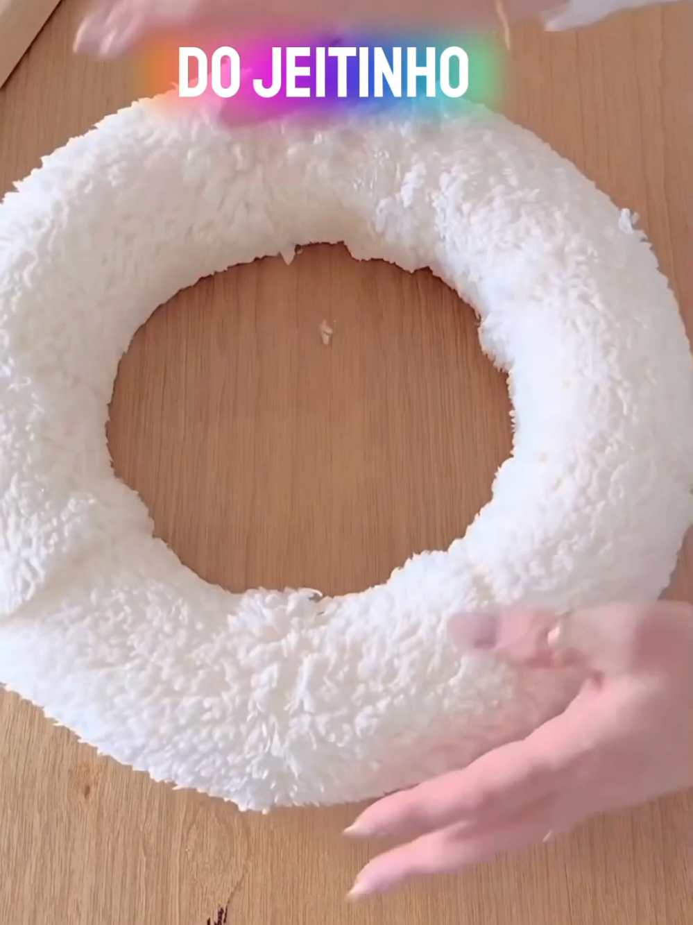 ✨ Guirlanda de Natal Feita à Mão: simples, linda e cheia de amor! 🎄#ArtesanatoDeNatal #GuirlandaFeitaAMão #DecoraçãoNatalina #DIYNatal #ArtesanatoCriativo     @Buscando Arte 