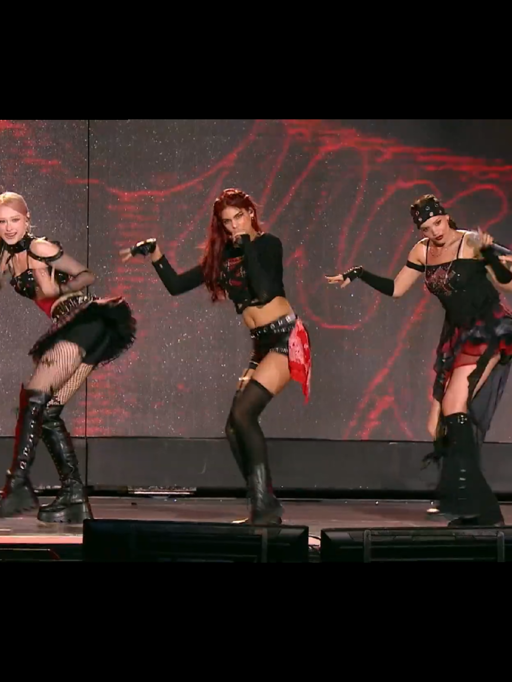 BLACKSWAN performing Roll up at the 2025 Changwon Kpop World Festival! #blackswan #rollup #changwonkpopworldfestival #kpop #fyp 